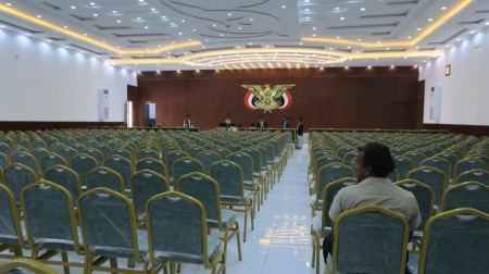 وكيل محافظة مارب يفتتح مشروع "قصر المؤتمرات" للاحتفالات والمناسبات بمدينة مارب